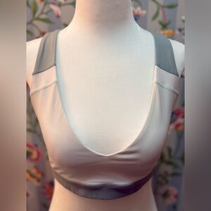 ANTONIO MELANI Women’s Active Focus Lightweight V-Neck Sports Bra - Medium